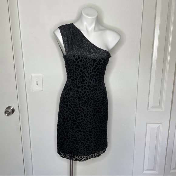 L'agence One Sleeve Shift Animal Print Dress Sheer Black Color Velvet Size 2 - Picture 2 of 10